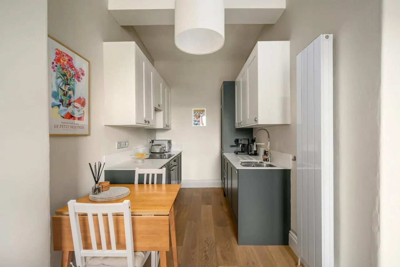 2Br New Town Castle View Apartment Edinburgh