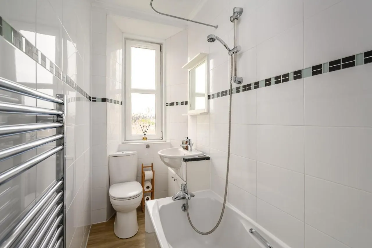 2Br New Town Castle View Apartment Edinburgh United Kingdom