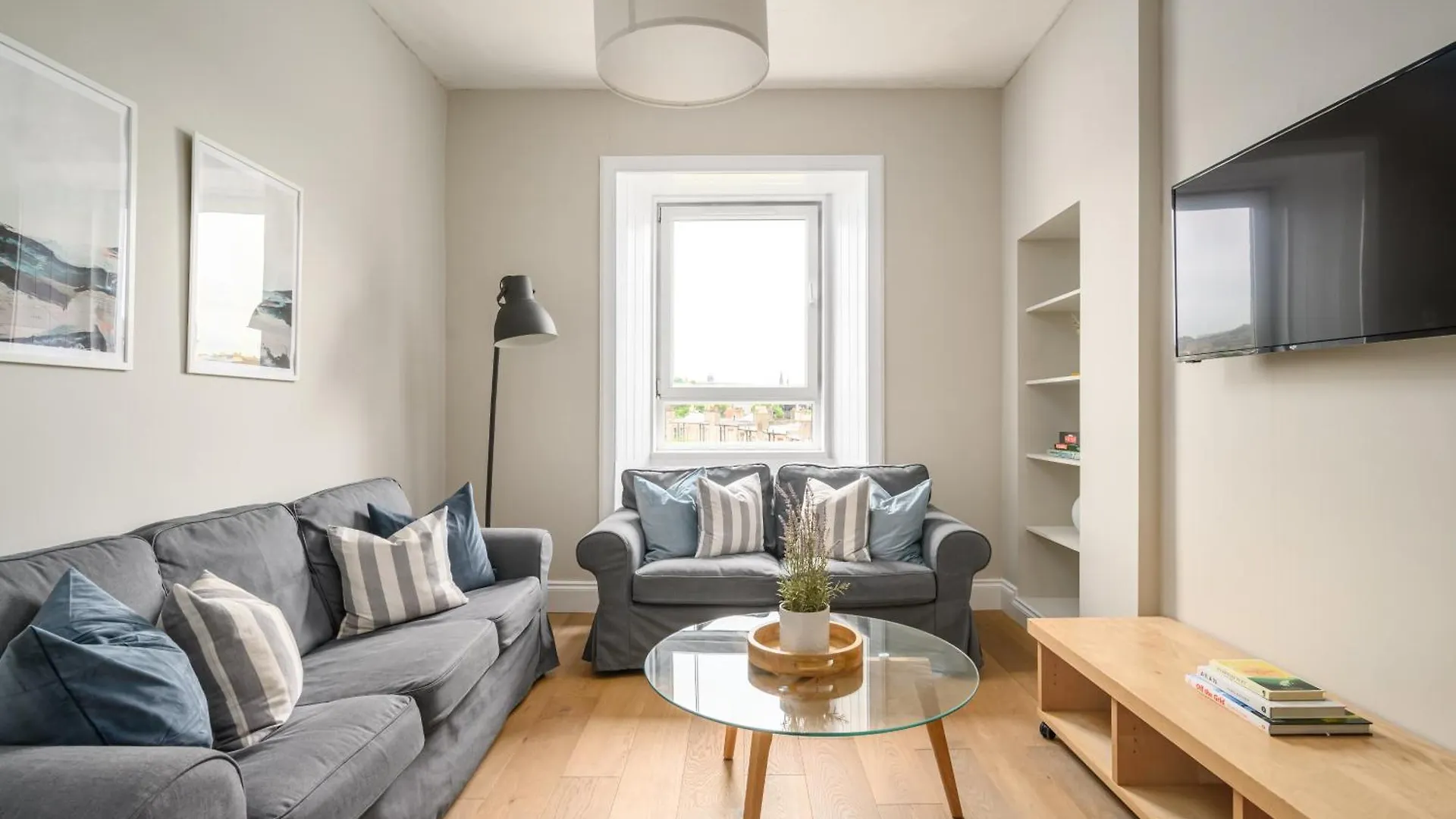 2Br New Town Castle View Apartment Edinburgh