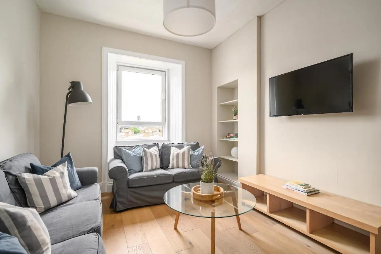 2Br New Town Castle View Apartment Edinburgh 0*,  United Kingdom