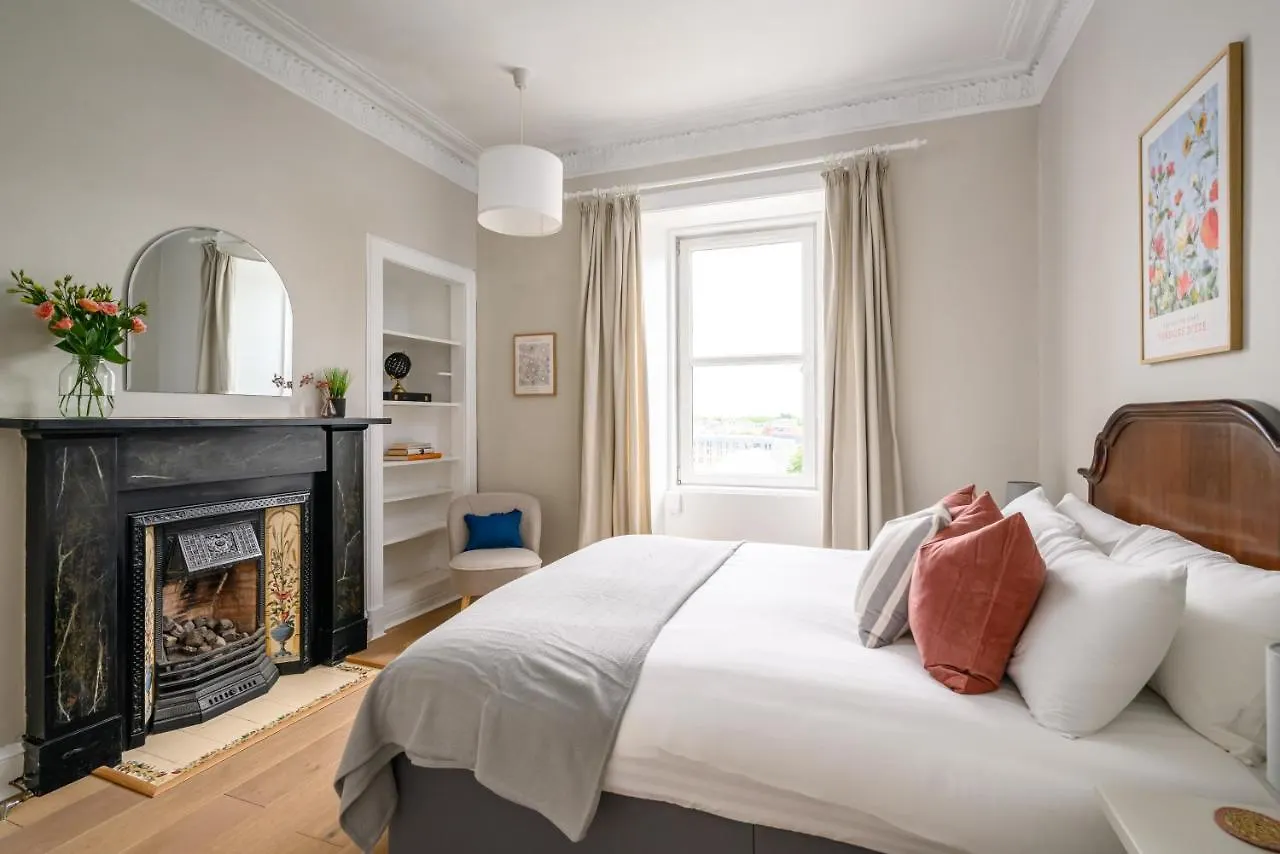 2Br New Town Castle View Apartment エディンバラ 0*,  イギリス